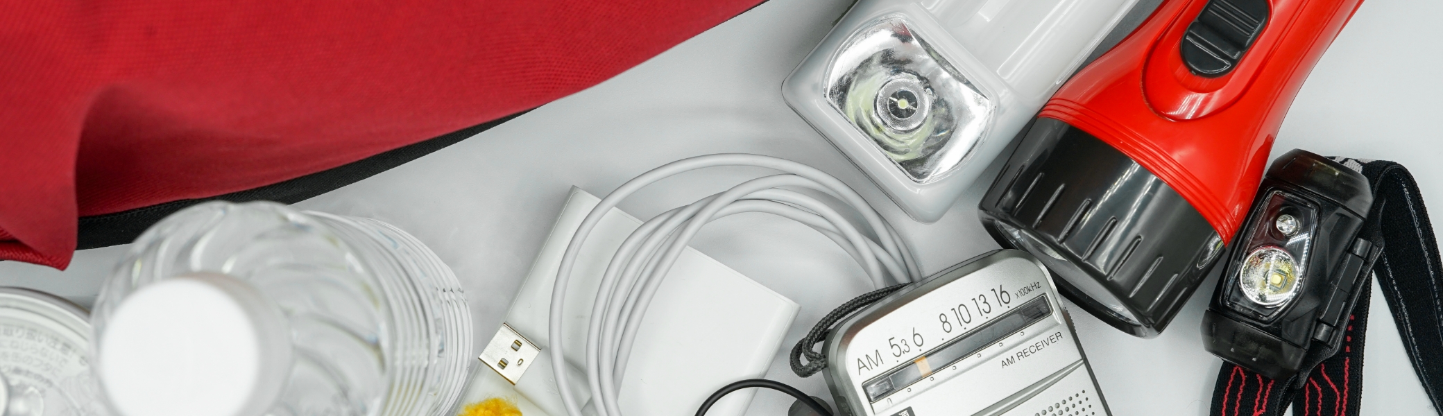 ラジオ/充電器/電池/ライト